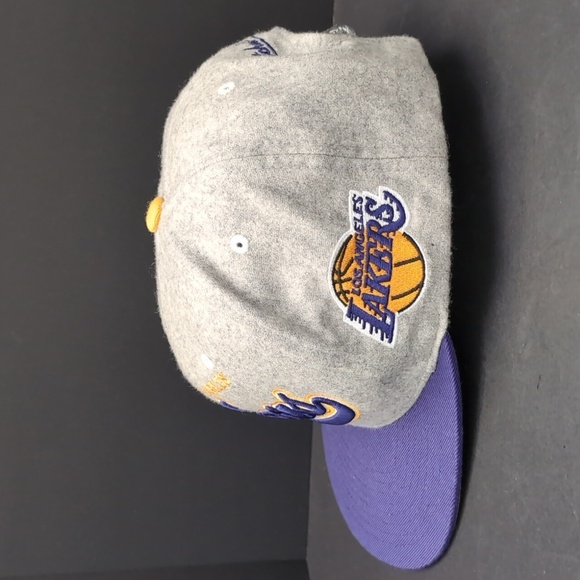 Mitchell & Ness Hardwood Classics Los Angeles Lakers Basketball Hat . - Picture 3 of 10